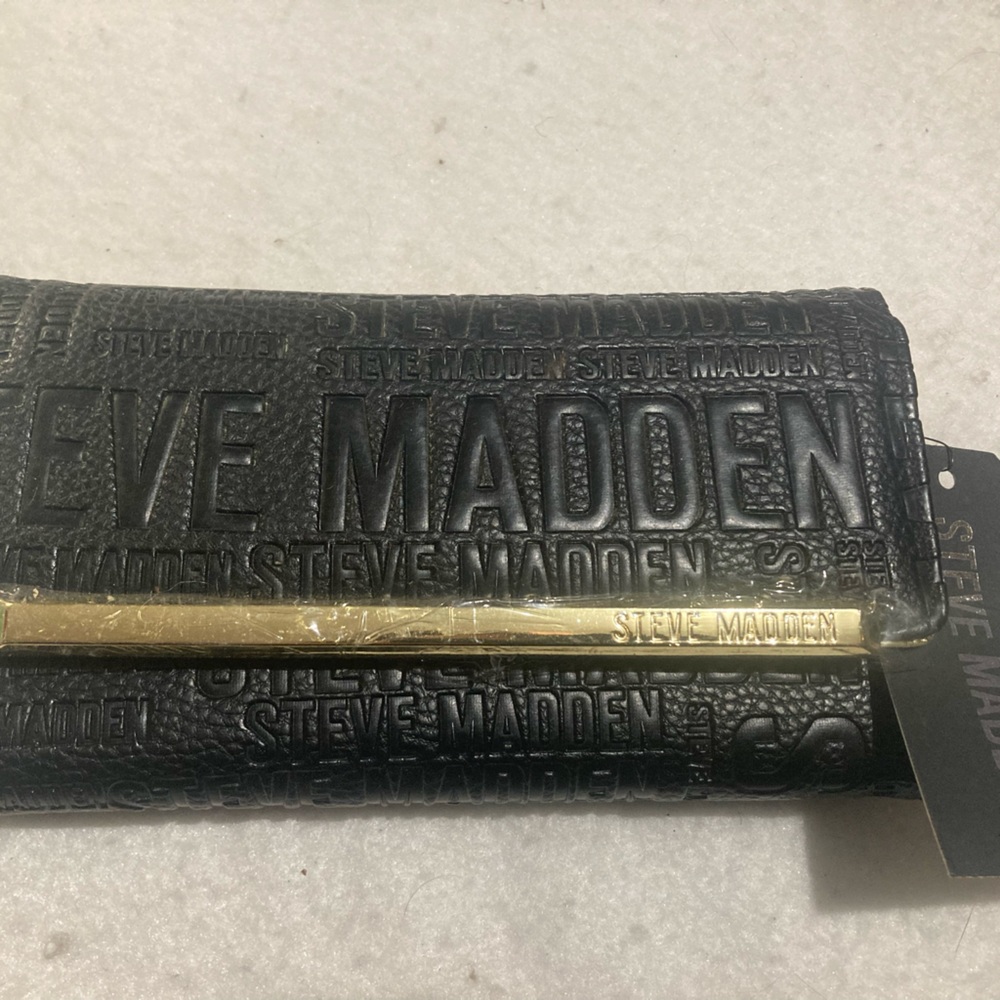 NWT Steve Madden Black with Gold detail Atrifold Wallet